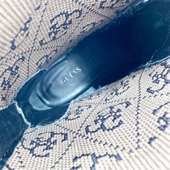 GUESS Women's Keanna Knit Detail Pull-On Lug Sole Faux Leather Chelsea Boots 8.5 - Picture 16 of 16